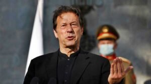 پاکستان میں عمران خان کے حامیوں کا زبردست ہنگامہ