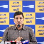 خود کو لوکل گارجین کہنے والے ایل جی احمد آباد میں لطف اٹھا رہے ہیں