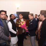 نتن گڈکری سے سیاسی ،سماجی شخصیات سمیت صحافیوں نے ملاقات کی