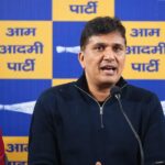 بہار میں ووٹ لینے کےلئے بی جے پی نے چھٹھ کے موقع پر یمنا کی صفائی کا ڈھونگ رچا تھا