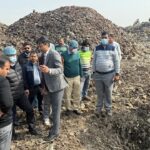 میونسپل کمشنر سنجیو کھیروار نے اوکھلا لینڈ فل کا معائنہ کیا