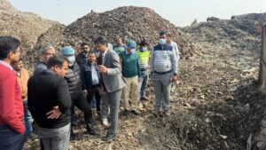 میونسپل کمشنر سنجیو کھیروار نے اوکھلا لینڈ فل کا معائنہ کیا