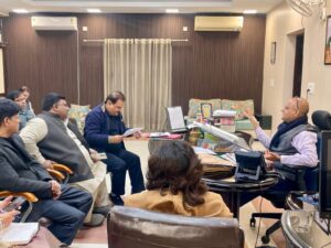 بلیماران کے ایم ایل اے عمران حسین نے دریا گنج میںضلع مجسٹریٹ دفتر میں کی میٹنگ