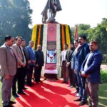 گاندھی جی کے افکار اور تحریکوں نے ہندوستان کی پارلیمانی جمہوری روایات پر گہرا اثر ڈالا