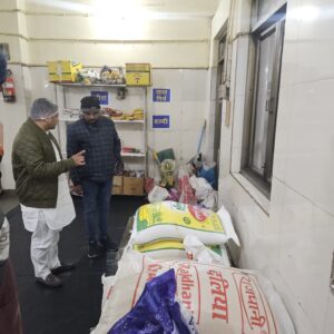 مڈ ڈے میل تیار کر رہی این جی اوکے کچن کا اچانک کیا معائنہ