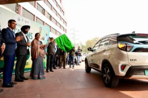 وزیر اعلیٰ ریکھا گپتا نے6 نئے ایئر مانیٹرنگ اسٹیشن اور 100 ’وائیو رکشک‘پہل شروع کی