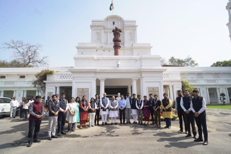 طاقت کوئی استحقاق نہیں ہے، بلکہ ایک مقدس عوامی امانت ہے