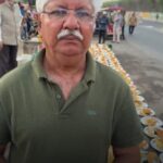 آصف محمد خان کی کالندی کنج واقع رہائش گاہ کے باہر راہ گیروں کےلئے افطار کا اہتمام