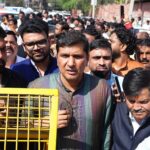 اتم نگر علاقے میں مقتول کے اہل خانہ سے ملنے سے روکنے آپ برہم