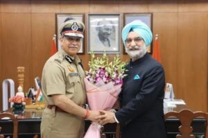 دہلی پولیس کمشنر نے نئے ایل جی سے ملاقات کر دی مبارکباد