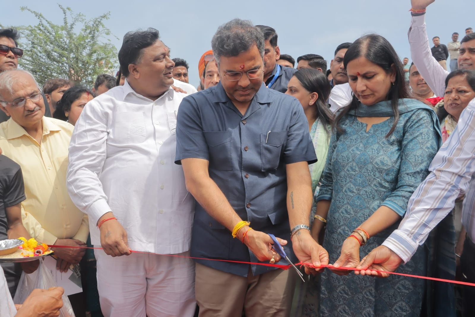 نجف گڑھ ڈرین کی صفائی کےلئے دو نئی ویڈ ہارویسٹر مشینیں عوام کے حوالے