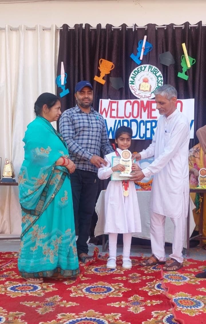 حیدری پبلک اسکول کی طالبہ سکینہ زینب نے اپنی کلاس میں کیا ٹاپ