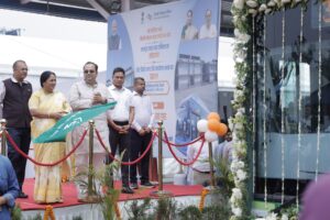 وزیر اعلیٰ نے 200 ای بسوں کو جھنڈی دکھا کر روانہ کیا