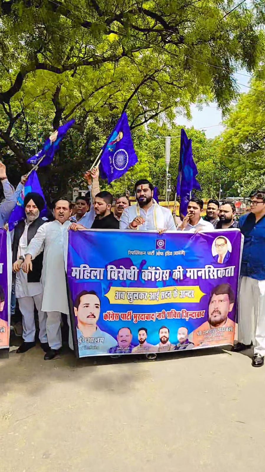 لوک سبھا میںخواتین بل کی مخالفت کرنے پر آر پی آئی کا جنتر منتر پر مظاہرہ