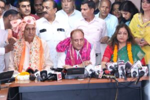 پرویش واہی دہلی میونسپل کارپوریشن کے میئر منتخب محترمہ مونیکا پنت ایم سی ڈی کی ڈپٹی میئر بنیں