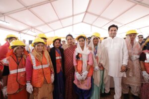 مزدور محض محنت نہیں کرتے بلکہ انہوں نے قوم اور معاشرے کی ترقی کی بنیاد رکھی: ریکھا گپتا
