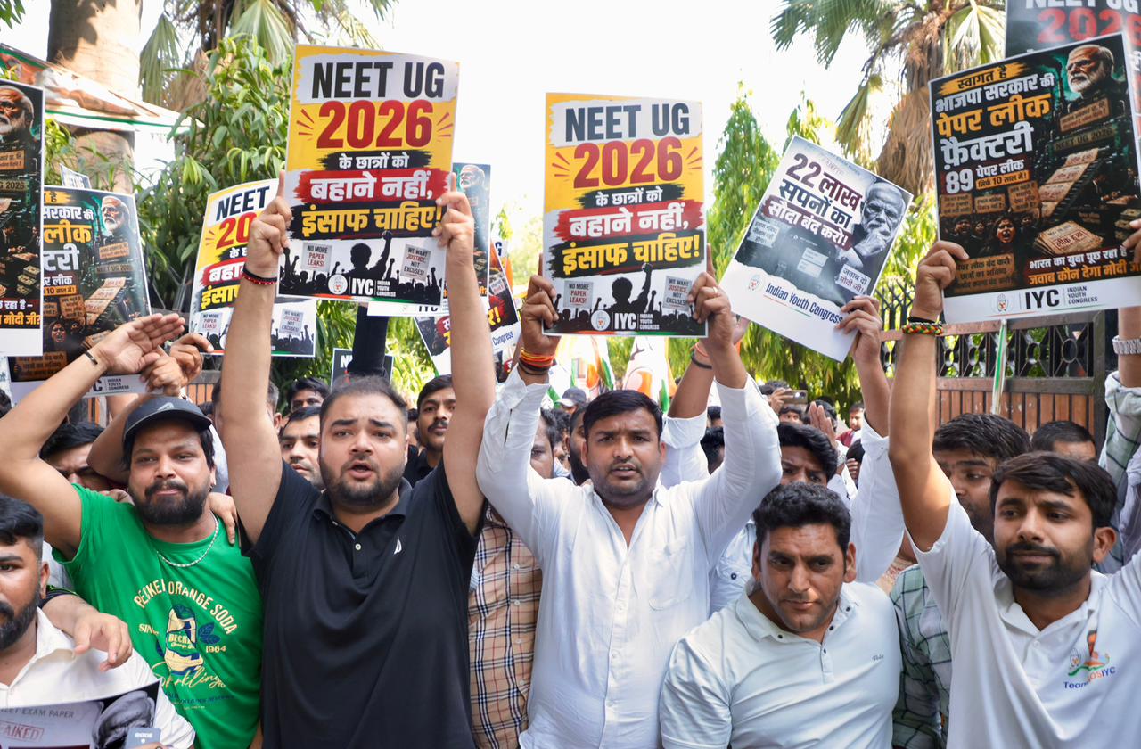 انڈین یوتھ کانگریس کا NEET پیپر لیک معاملے کو لے کر مرکزی سرکار کے خلاف مظاہرہ