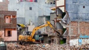 شالیمار باغ میں 157 غیر قانونی عمارتیں گرانے کی کارروائی شروع