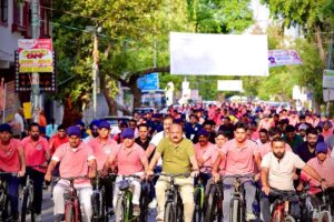وزیر تعلیم نے ’پیڈل دی بیٹ – اتوار کو سائیکل پر‘ مہم کی قیادت کی