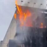 اتم نگر میں وجے سیلز کے شوروم میں آتشزدگی، کروڑوں کا سامان جل کر خاکستر