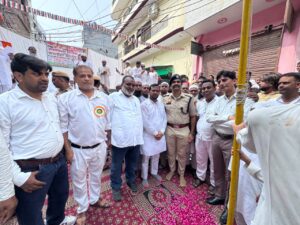 ہمارے والدین ایک روٹی کم کھائیں لیکن اپنے بچوں کو تعلیم ضرور دلائیں`