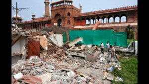 تجاوزات ہٹانے کی مہم کے ایک حصے کے طور پر جامع مسجد کے ارد گرد تعمیرات مسمار