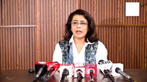 بی جے پی بتائے ،ہفتہ کی رات ماسک لگا کر سی ایم ہاﺅس کے اندر کون لوگ اور کیوں گئے؟