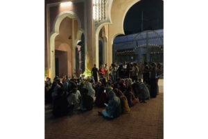 جامعہ ملیہ اسلامیہ کے گرلز ہاسٹل کے کھانے میں کیڑے نکلنے پر طالبات کا زبردت مظاہرہ