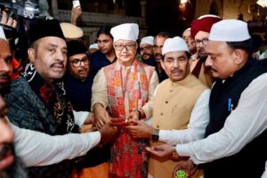 وزیر اعظم مودی کی 76 ویں سالگرہ پر درگاہ حضرت نظام الدین اولیاءپر حاضری،چادر پیش